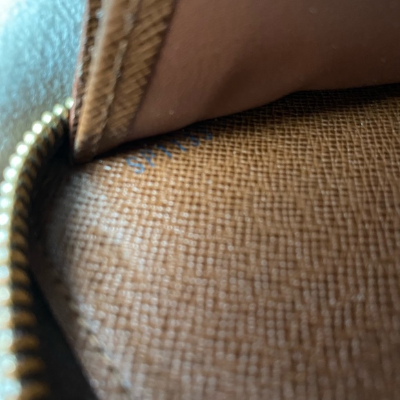 LOUIS VUITTON ZIPPY WALLET - Picture 9 of 11